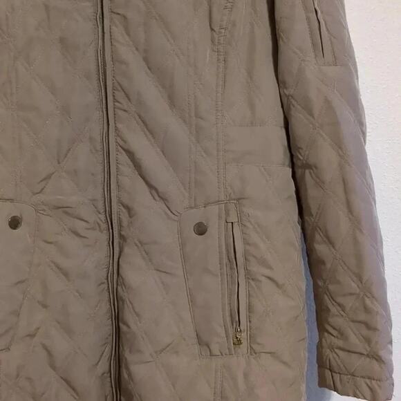 Weatherproof quilted jacket detachable hood size medium - Picture 3 of 5